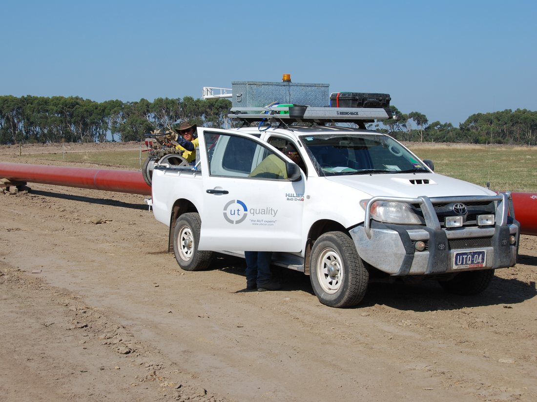 UT Quality mobile inspection unit on a pipeline right-of-way