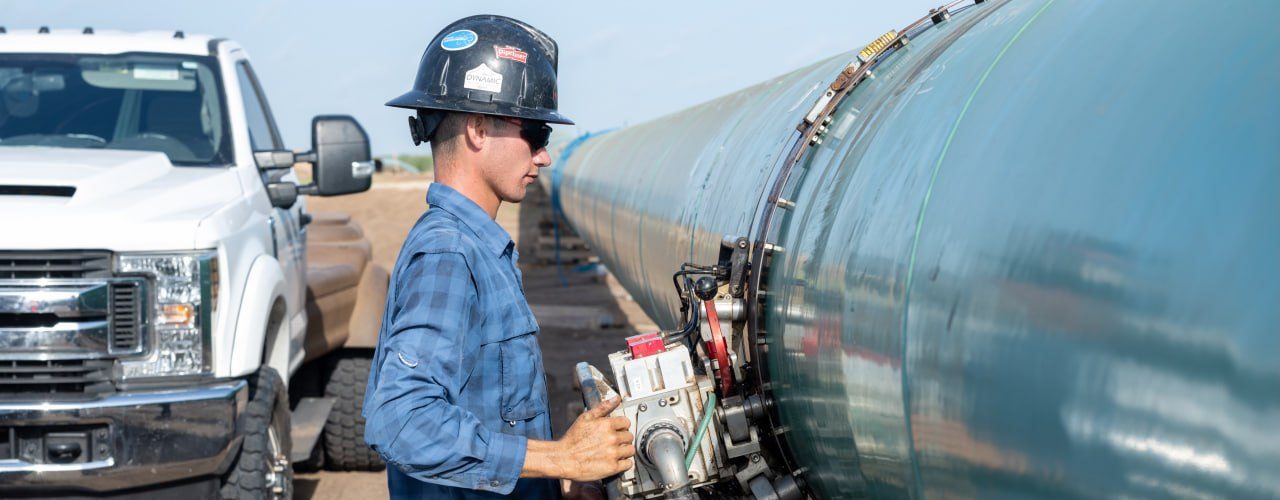 UT Quality USA technician running an encoded ultrasonic scanner on a pipeline girth weld