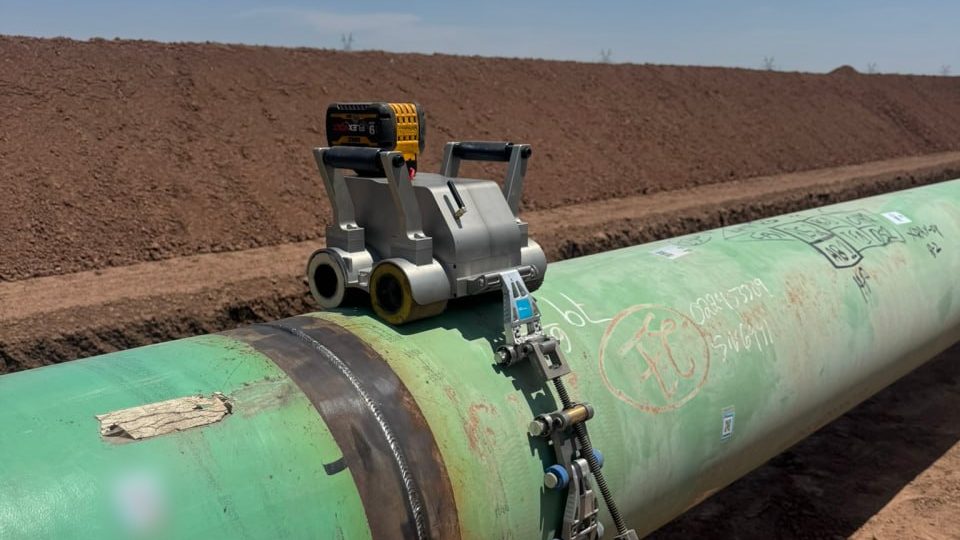 Digital radiography band system clamped beside a girth weld on a green-coated pipeline